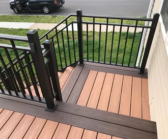 Custom curved deck with aluminum railings