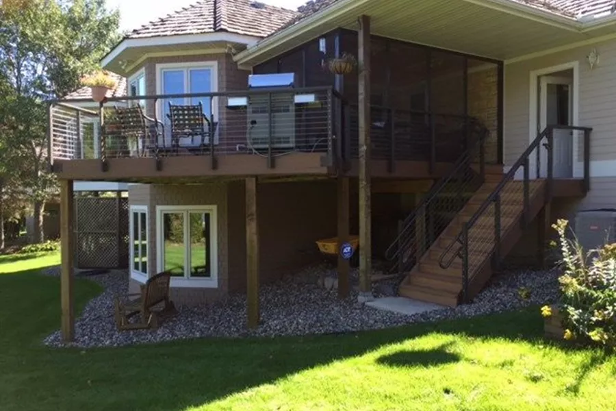 Eden Prairie Deck with Cable Railing