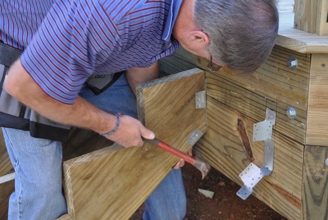 Make sure the top of the stringers are level.