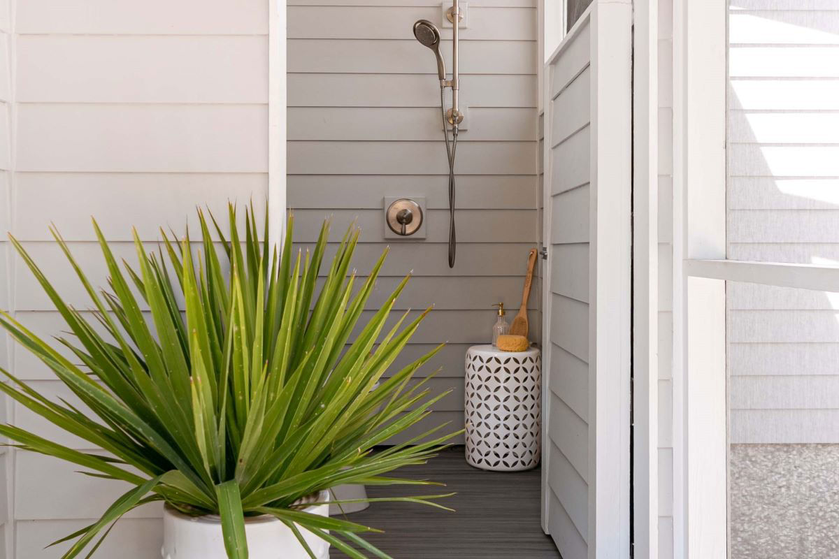 Enh Wilbanks 007 Fw Outdoor Shower 1200X800.Web