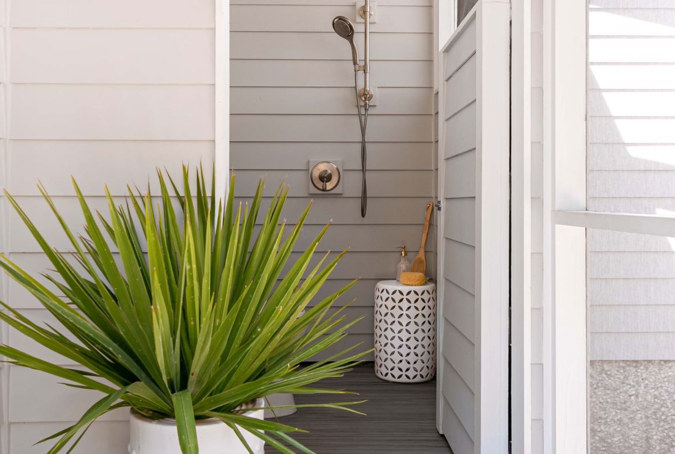 Enh Wilbanks 007 Fw Outdoor Shower 1200X800.Web