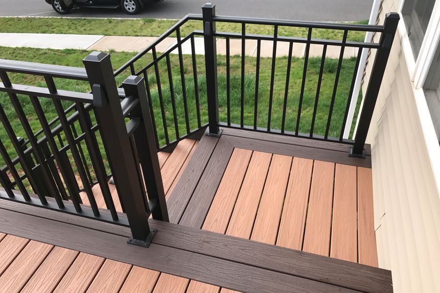 Gallery | Custom curved deck with aluminum railings - Picture 7557 ...