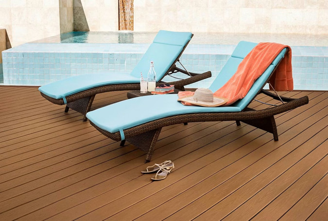 Deck With Pattio Furniture