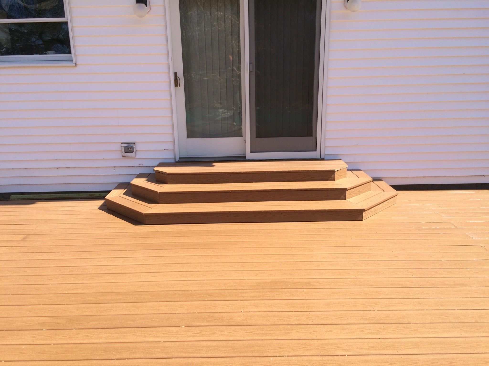 Ground Level Deck with Steps. Picture 8491 by Trex