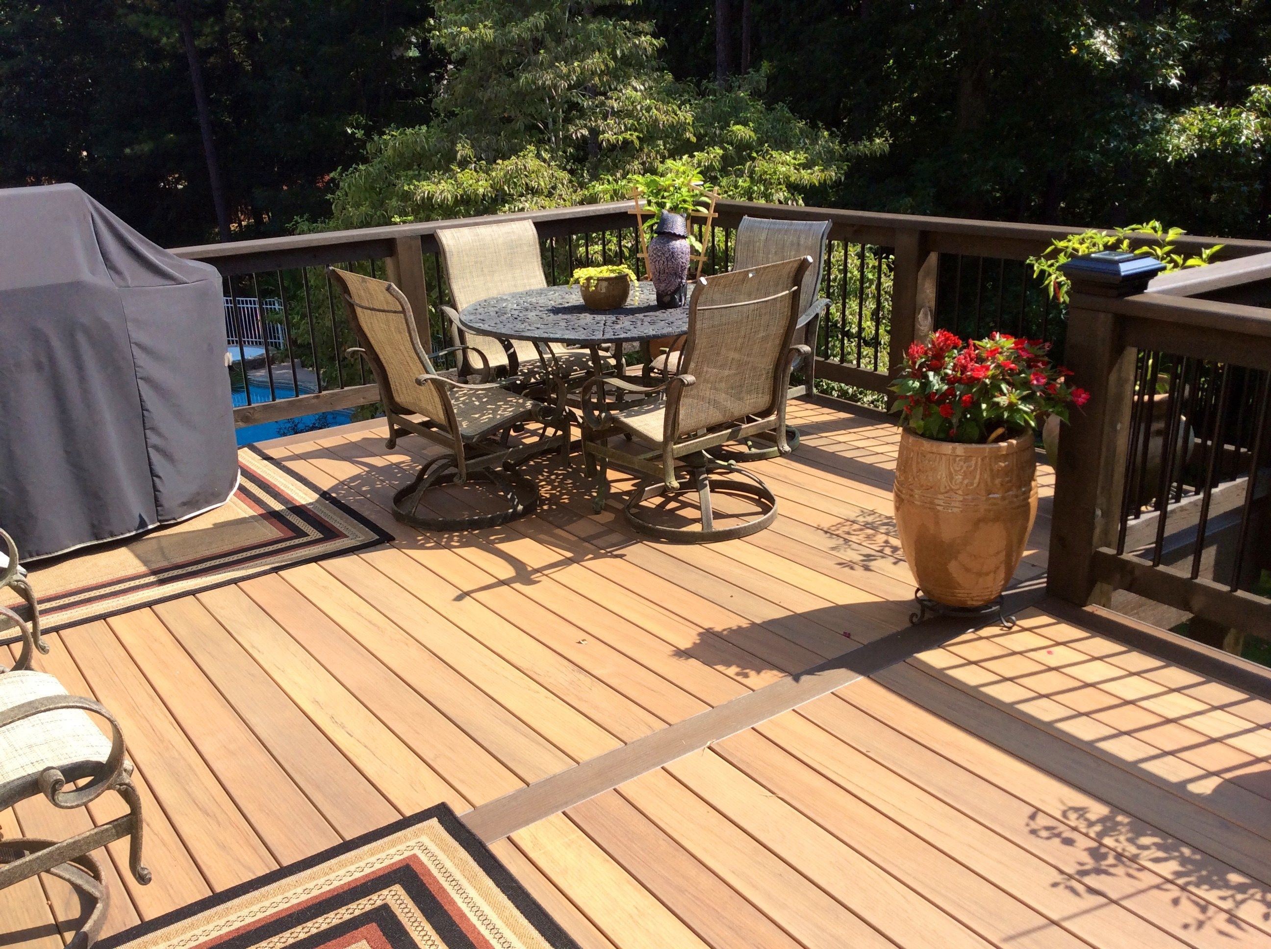 Two tone composite deck - Picture 3166 | Decks.com by Trex