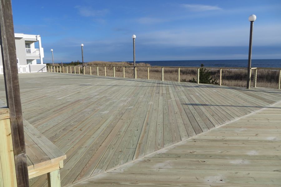 Boardwalk Rails Gallery | Boardwalk with Cable Rail - Picture 1904 | Decks.com