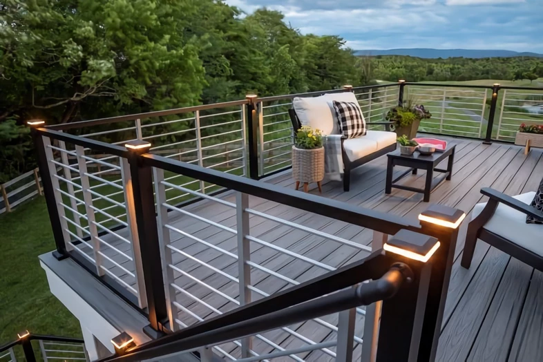 Metal railing with illumination in the railing caps