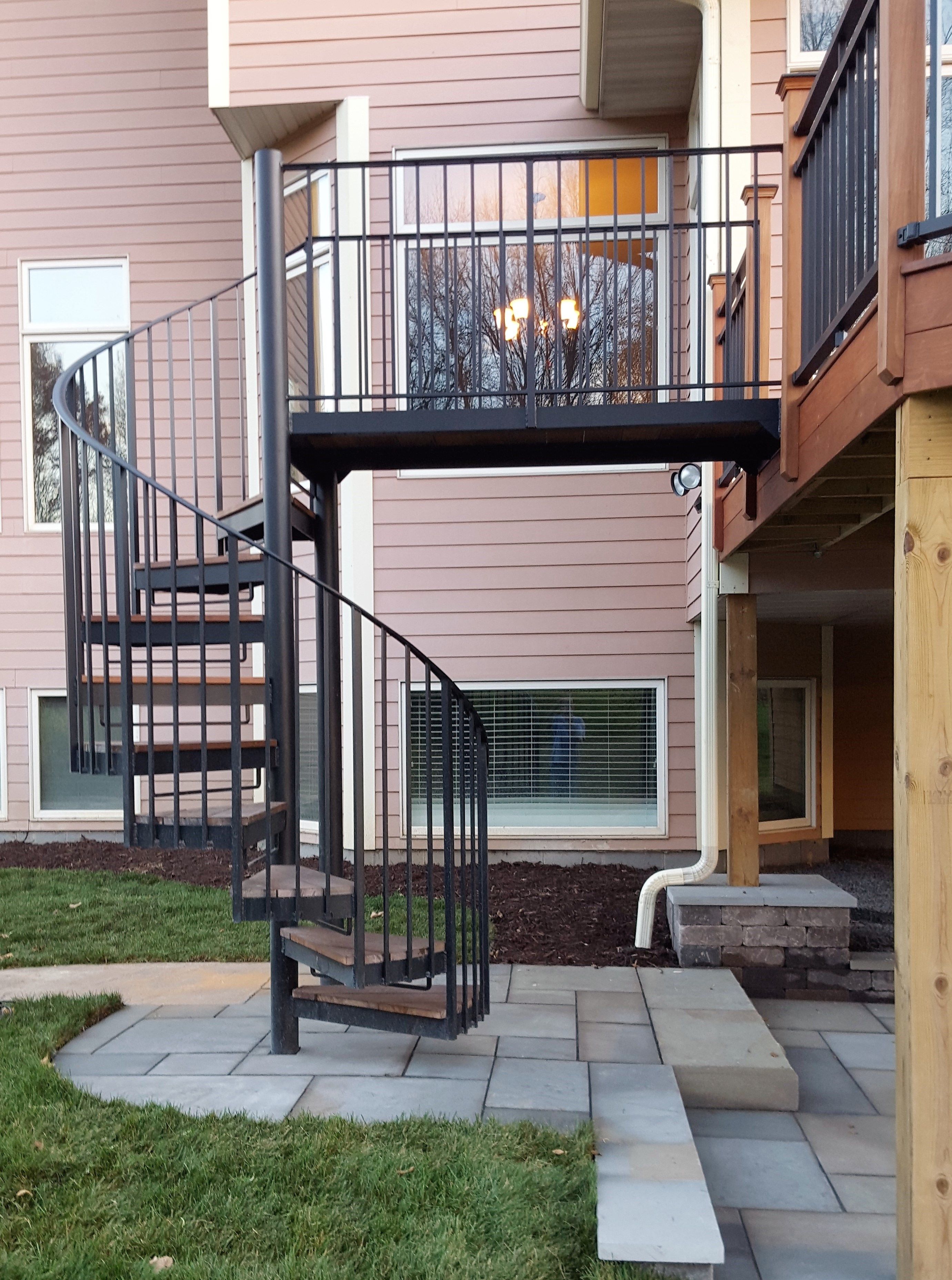 Gallery | Deck with Spiral Stair Case - Picture 6450 | Decks.com
