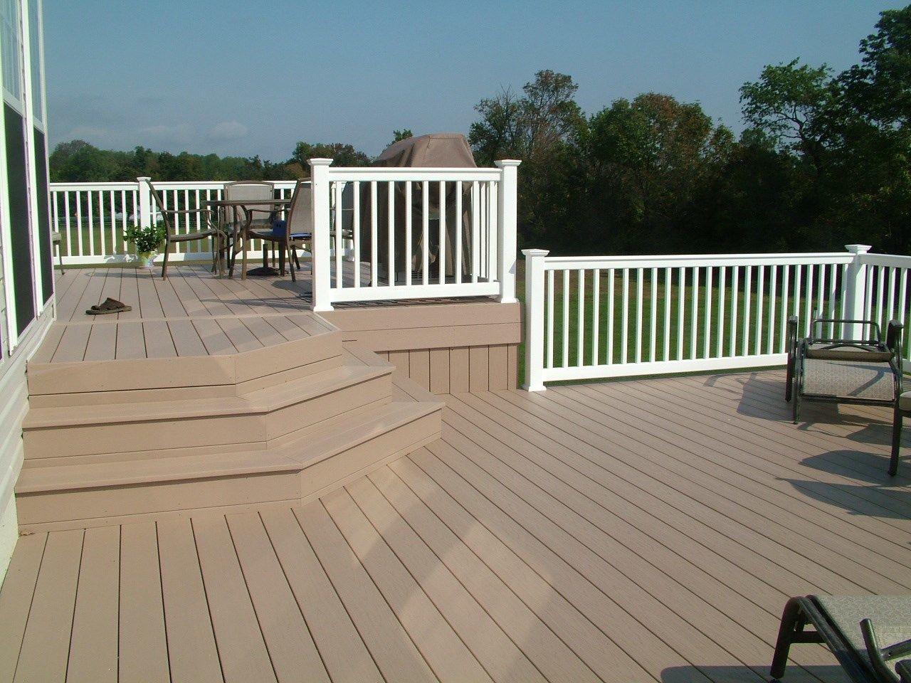Custom Deck in Cream Ridge NJ Picture 3362 by Trex
