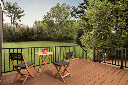 Composite deck with sleek aluminum railings