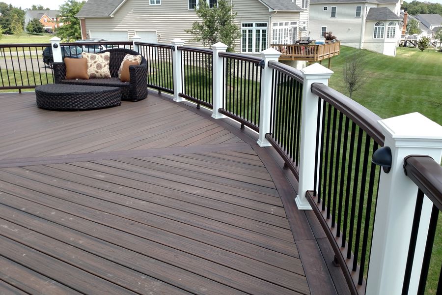 Custom Curved Deck - Picture 6066 | Decks.com
