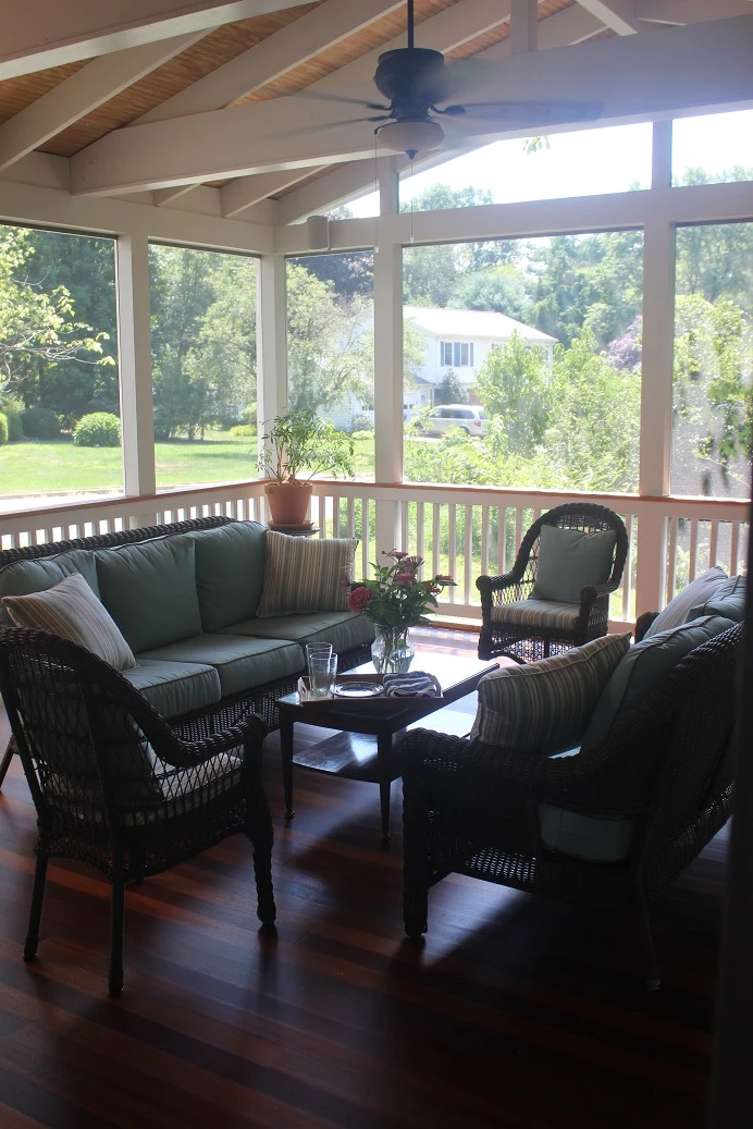 Screen porch, gable roof - Picture 2095