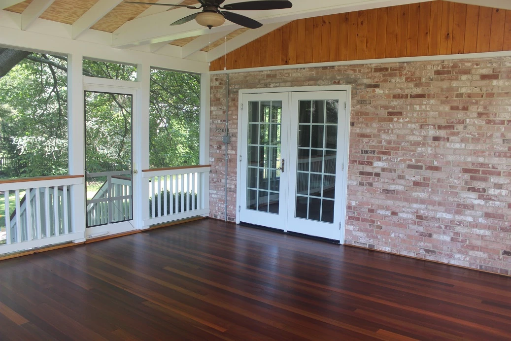 Screen porch, gable roof - Picture 2093