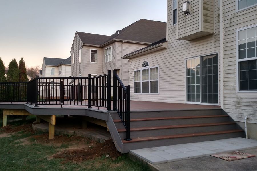 Composite Cladding Railing Composite Decks With Metal/Composite Railings - Picture 6438 | Decks.com